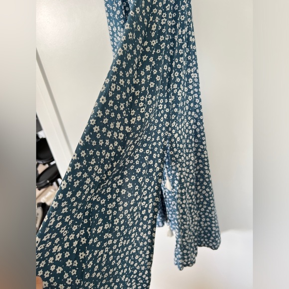 Faithfull the Brand Rivera light blue floral wrap dress size 2 - Picture 7 of 9